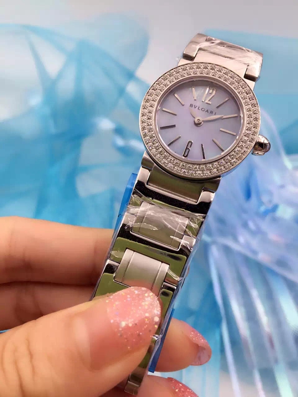 ブルガリ時計正面デザイン